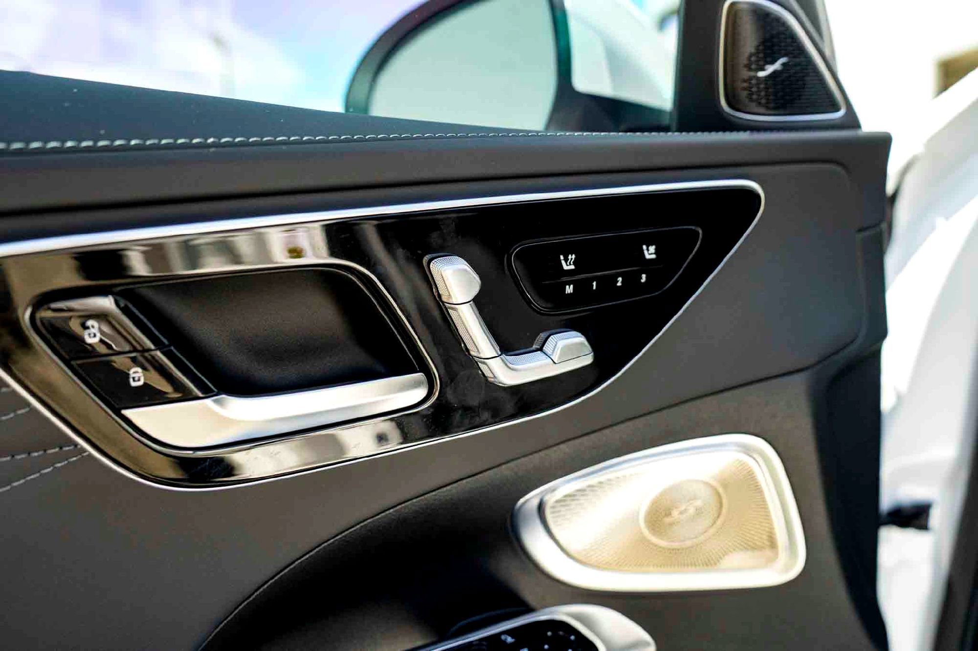 New 2026 MANUFAKTUR Moonlight White Metallic Mercedes-Benz C 300 image 32