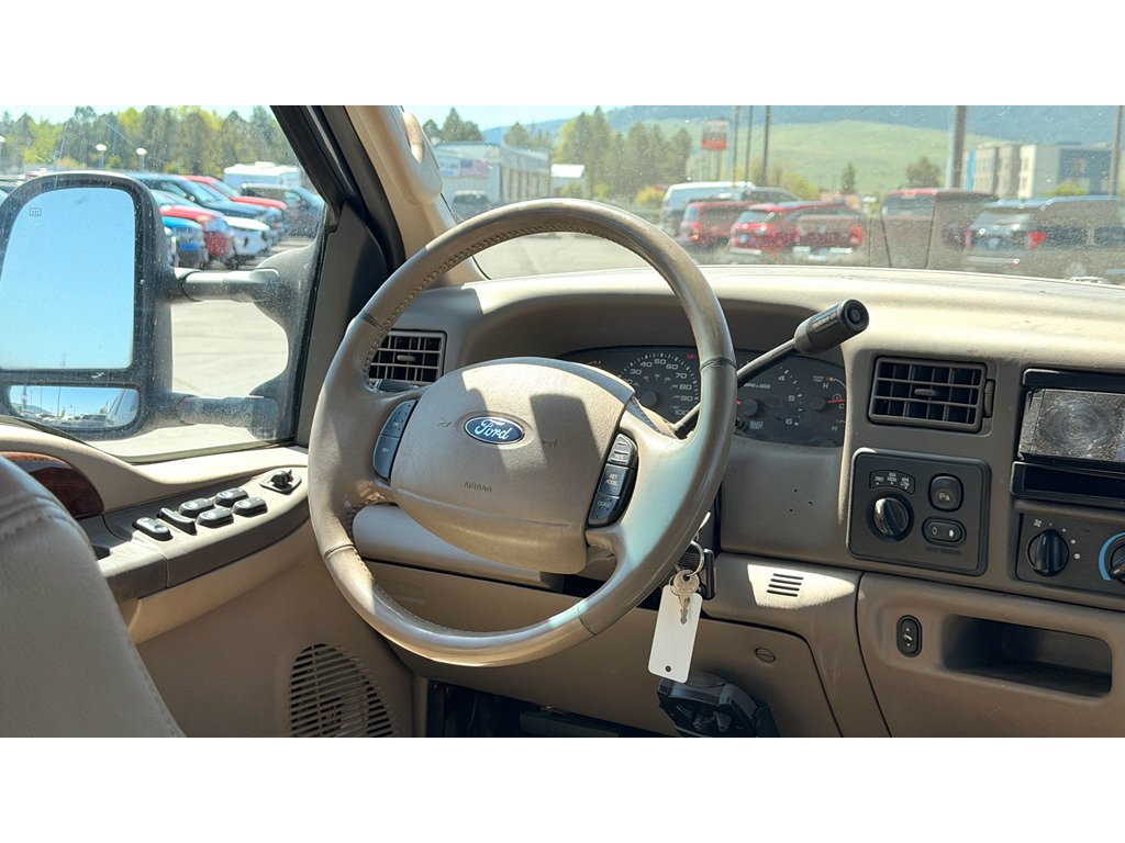 Used 2004 BLUE Ford  image 16