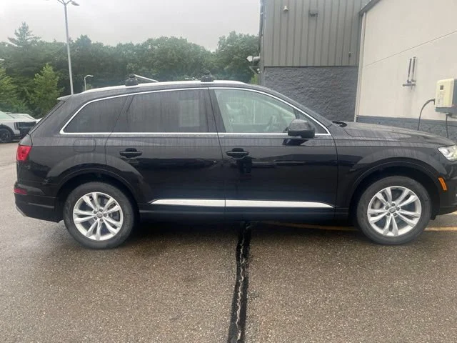 Used 2019 Orca Black Metallic Audi SE Premium image 2