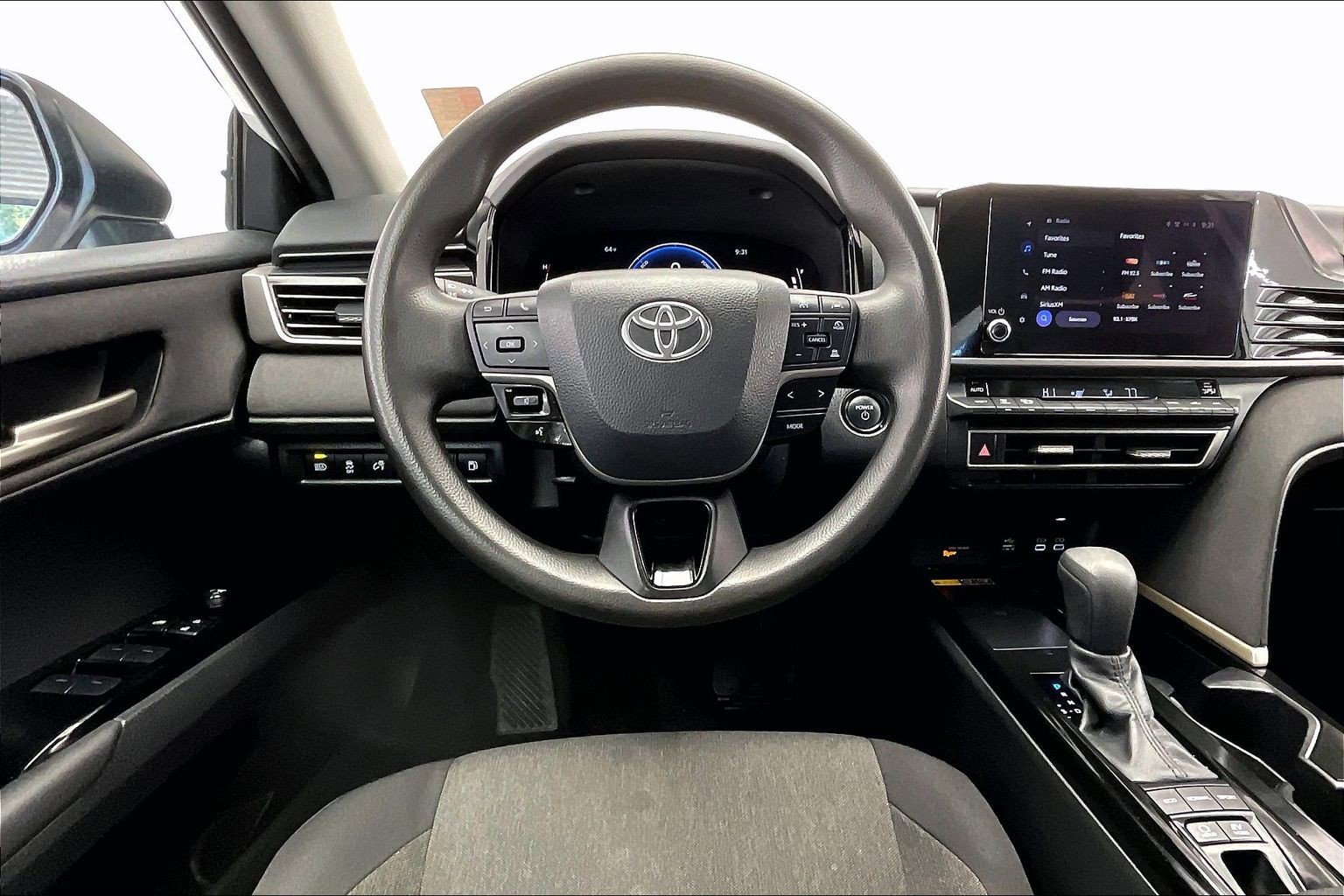 Used 2025 Ice Cap Toyota LE image 4
