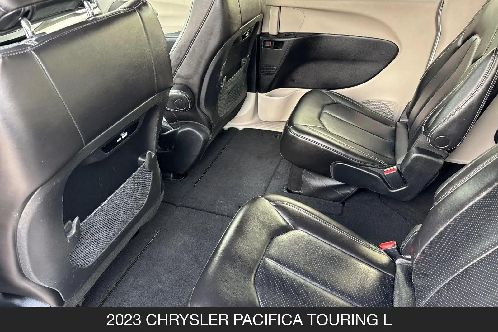 Used 2023 Bright White Clearcoat Chrysler Touring L image 15