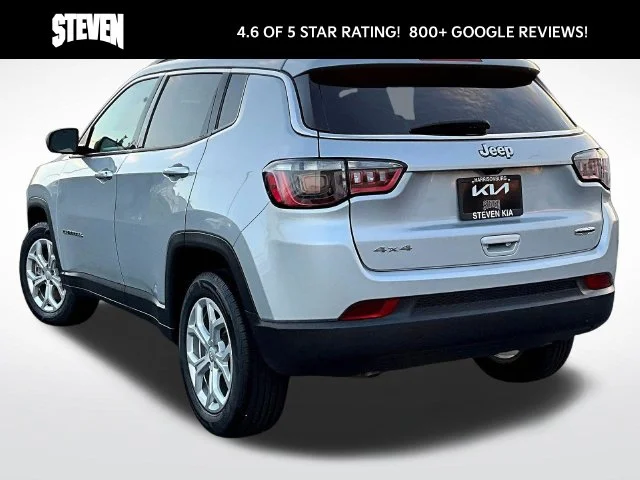 Used 2024 Silver Jeep Latitude image 4