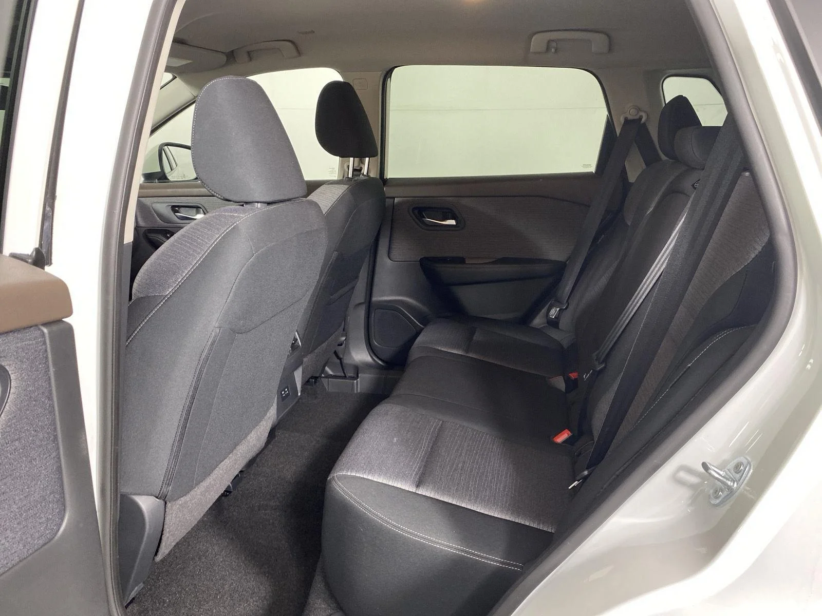 Used 2023 Pearl White Tricoat Nissan SV image 24