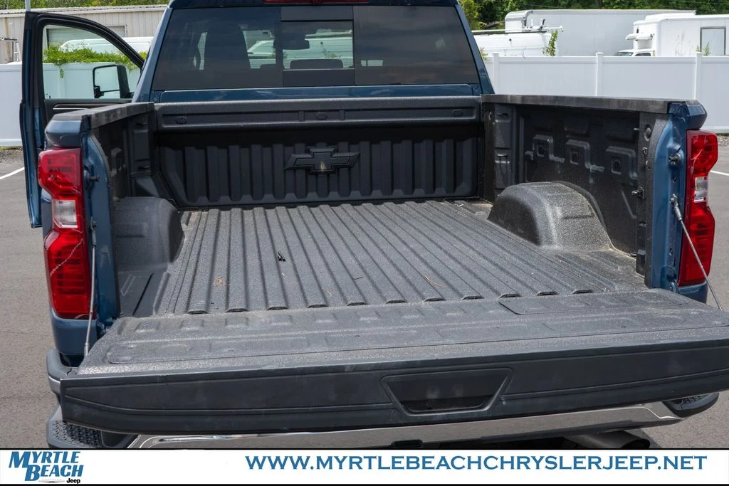 Used 2025 Lakeshore Blue Chevrolet LT image 29