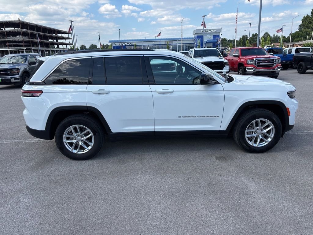 Used 2025 White Jeep Laredo X image 6