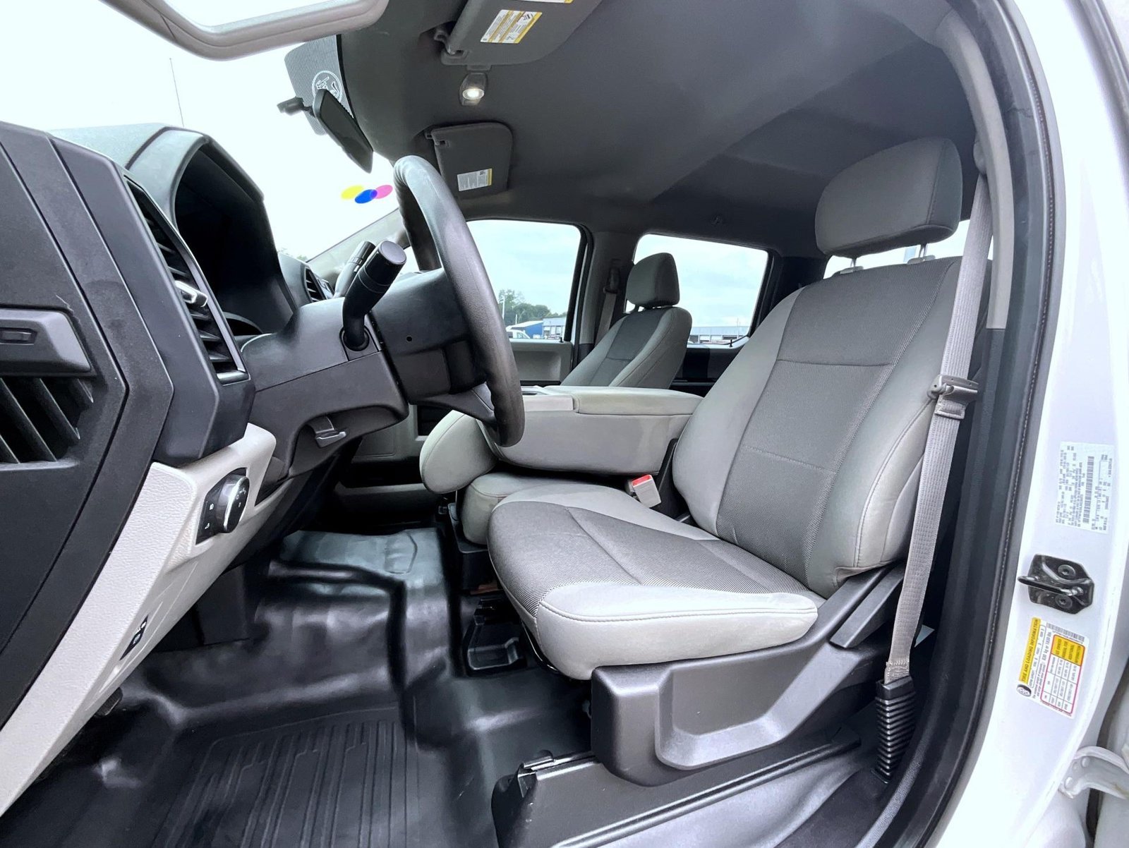 Used 2018 White Ford XL image 12