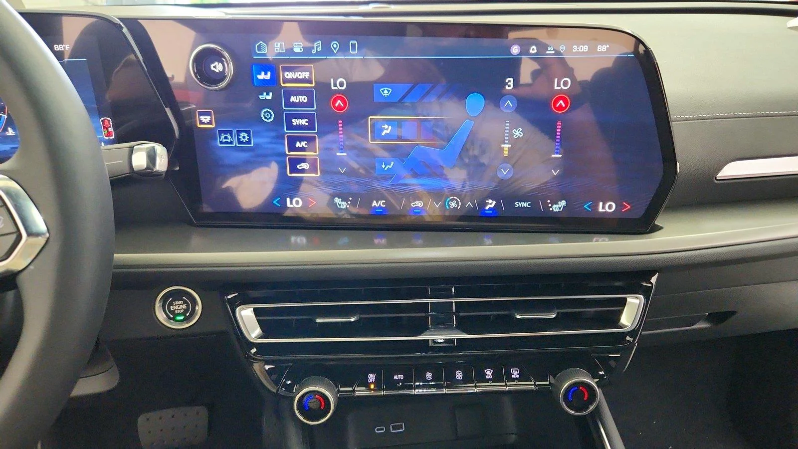 2026 Chevrolet Traverse LT - Photo 18