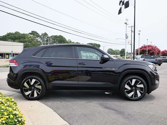 Used 2025 Deep Black Pearl Volkswagen 2.0T SE w/Technology image 12