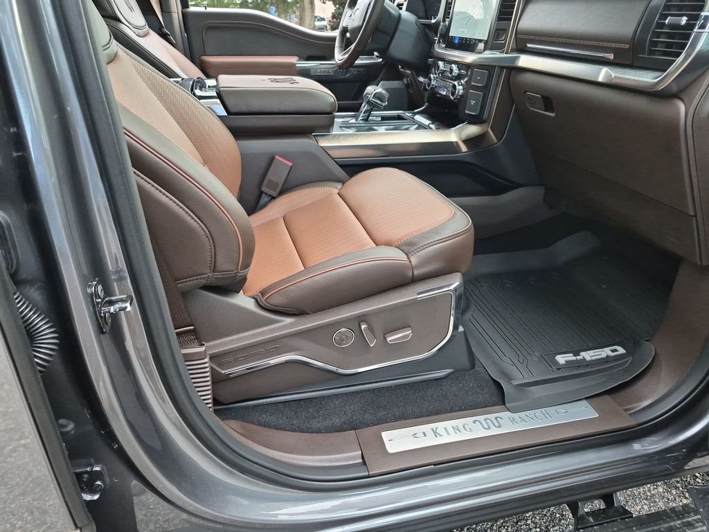 New 2026 Carbonized Gray Metallic Ford King Ranch® image 31