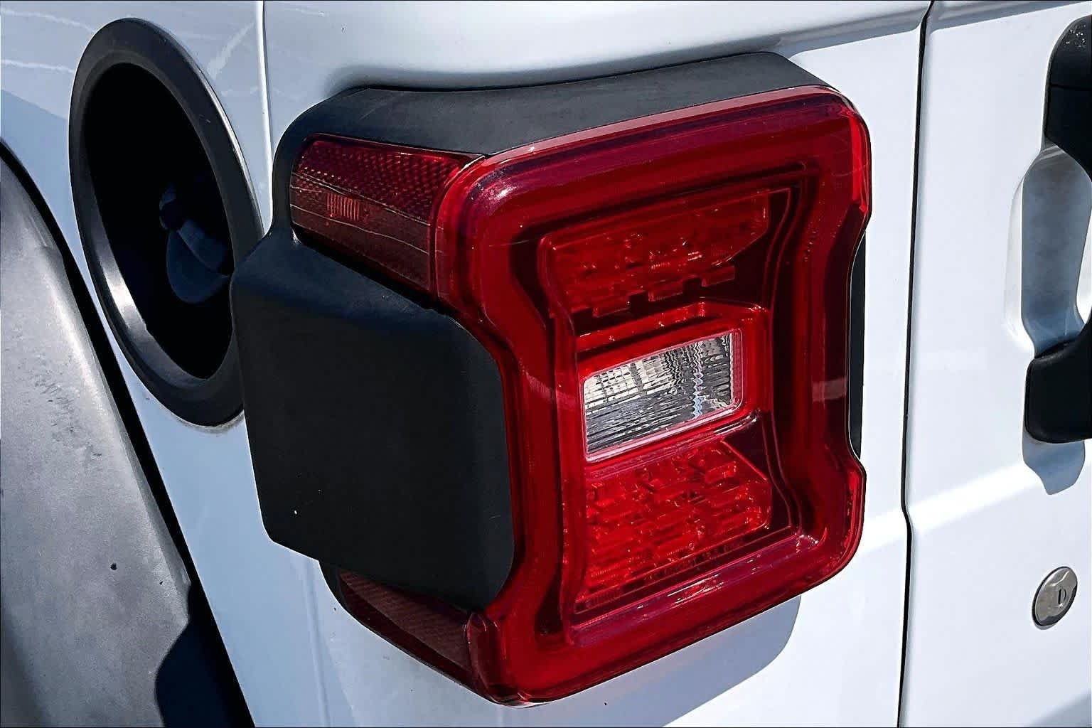 Used 2019 Bright White Clearcoat Jeep Sport S image 24
