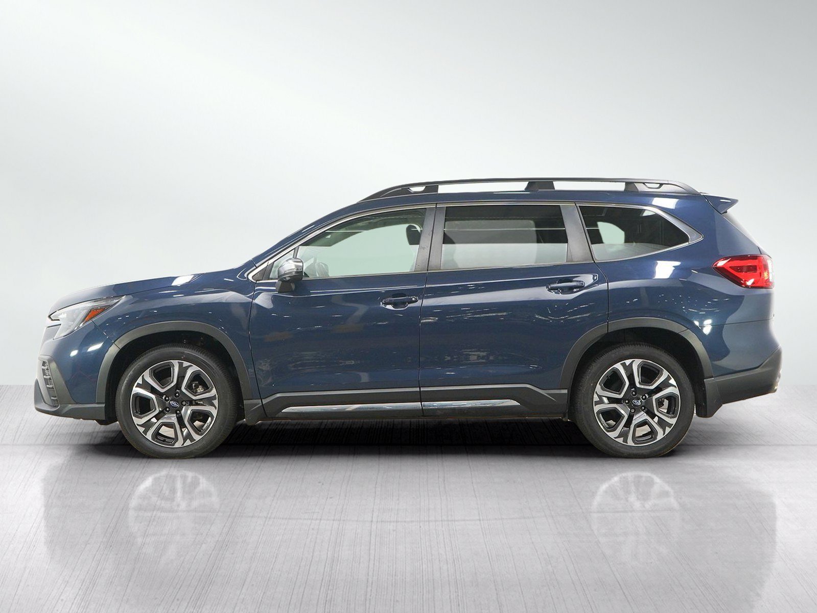Used 2023 Subaru Ascent Limited with VIN 4S4WMAUD2P3426925 for sale in Burnsville, Minnesota