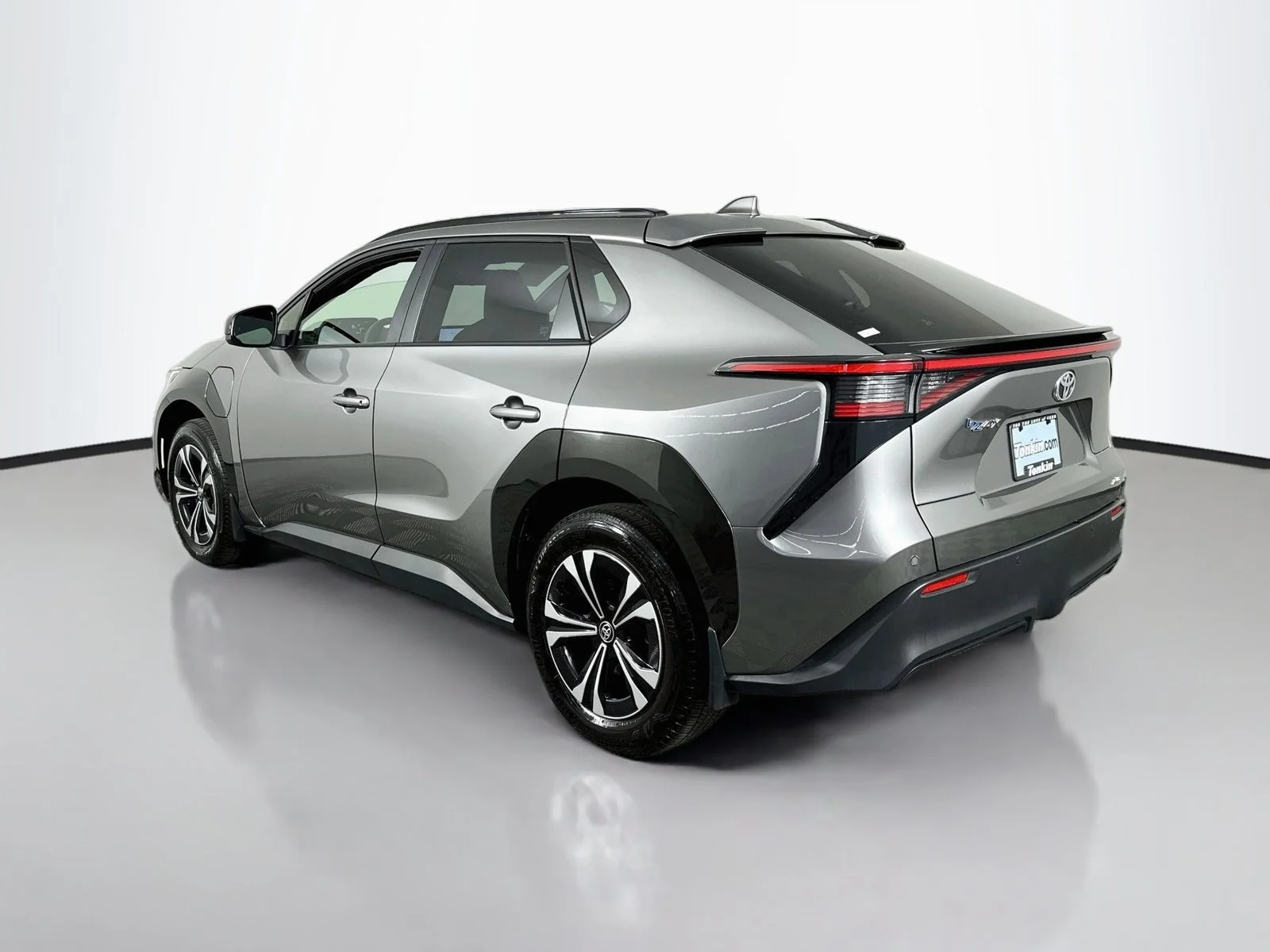 Certified Used 2023  Toyota XLE image 5