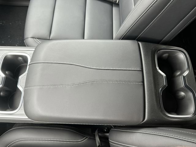 New 2026 Glacier White Tricoat GMC Elevation image 25