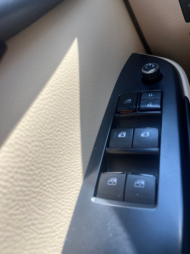 Used 2016 White Toyota LE Plus V6 image 25