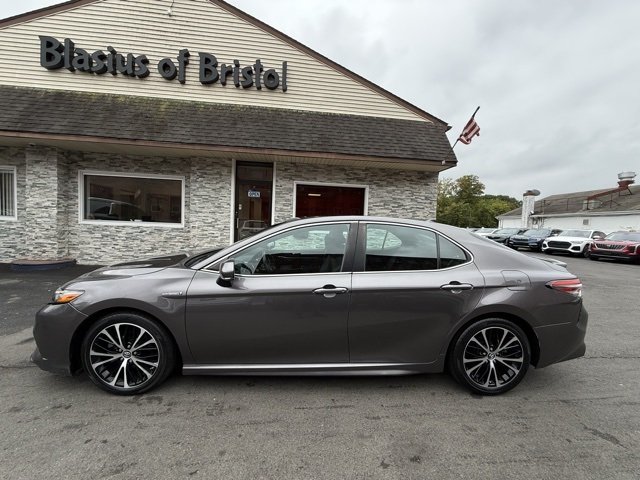 2019 Toyota Camry Hybrid SE photo 4