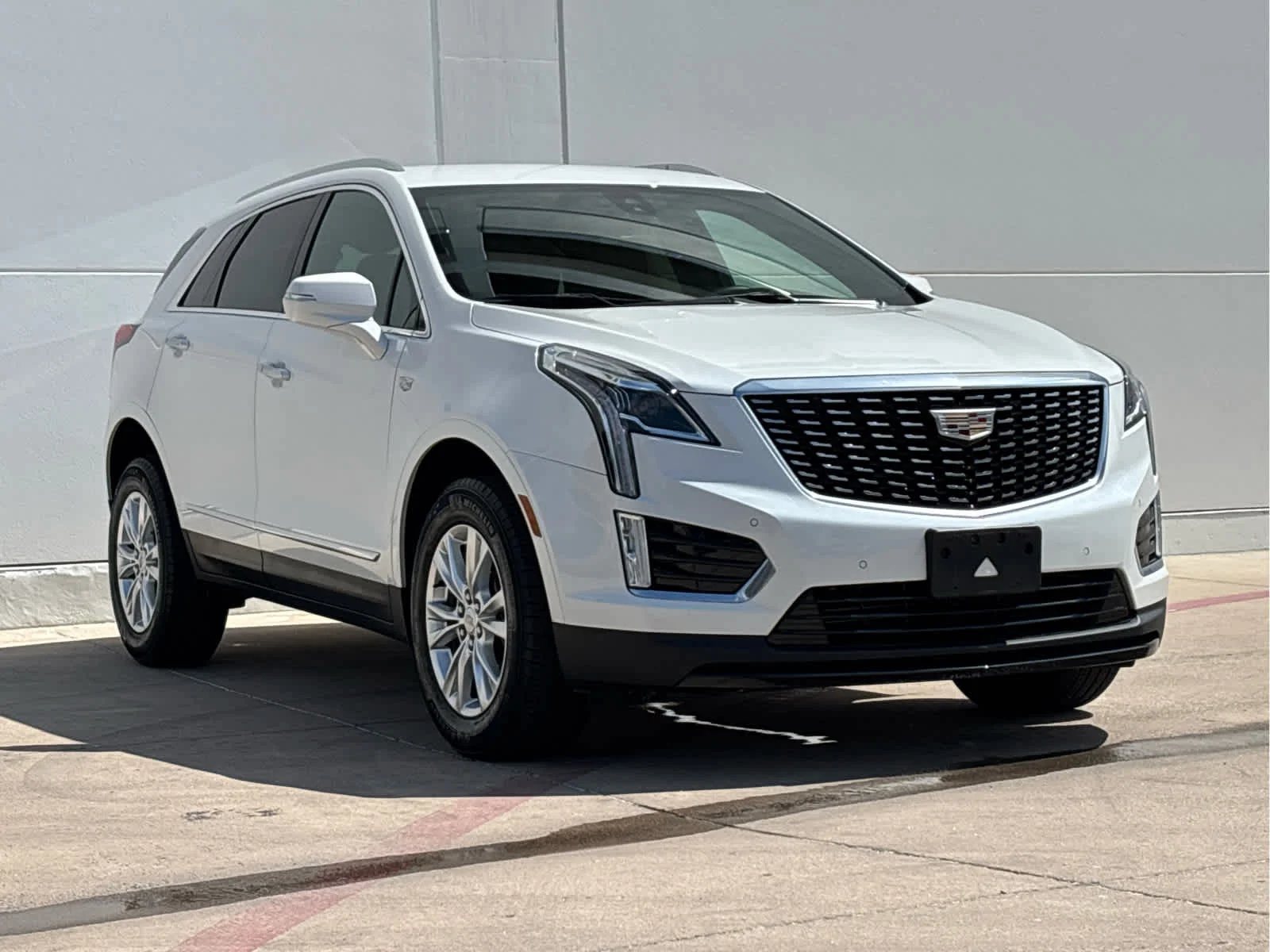 Used 2024 Crystal White Tricoat Cadillac Luxury image 3