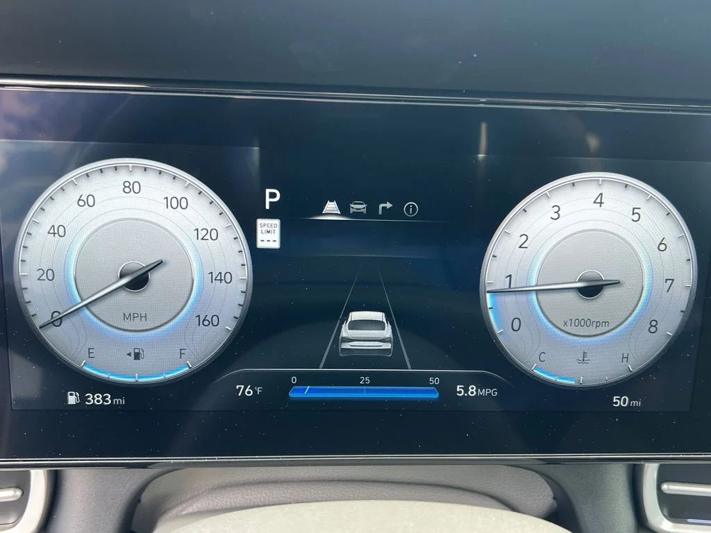Used 2025 White Hyundai SEL Convenience image 26