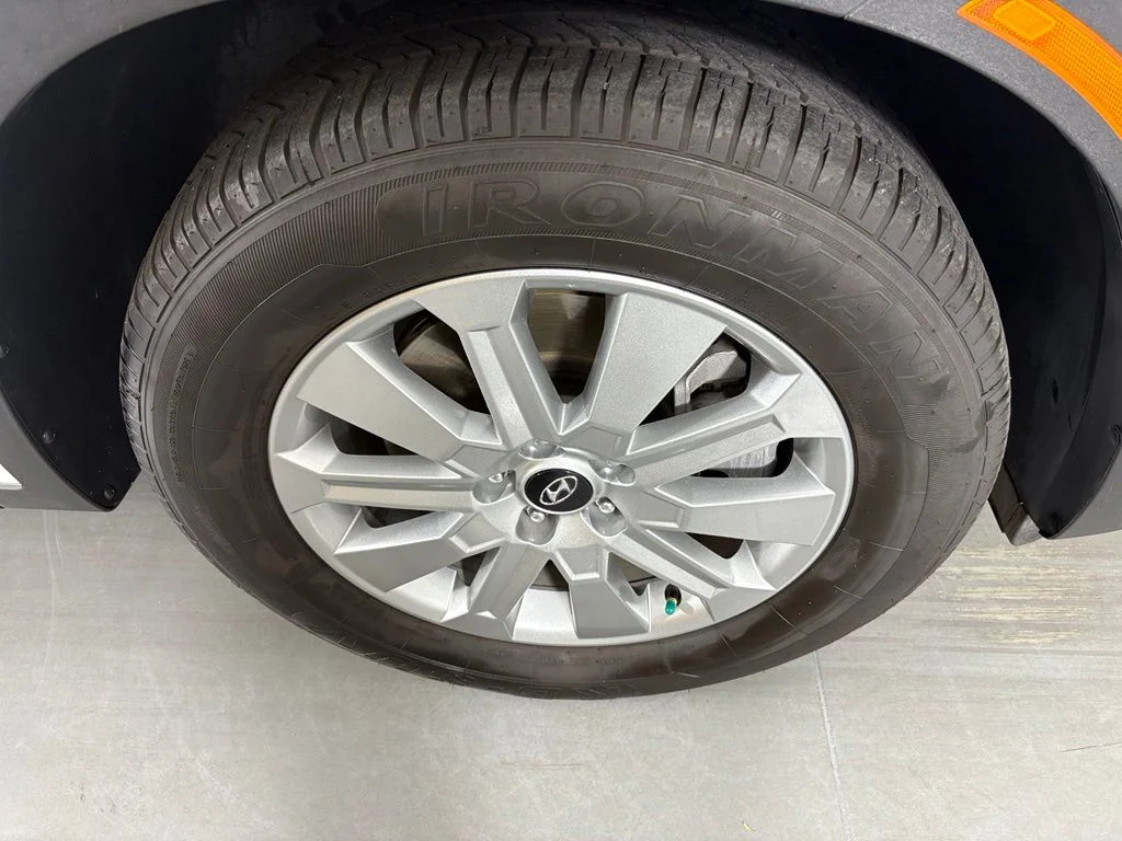 Used 2025 White Hyundai SEL image 10