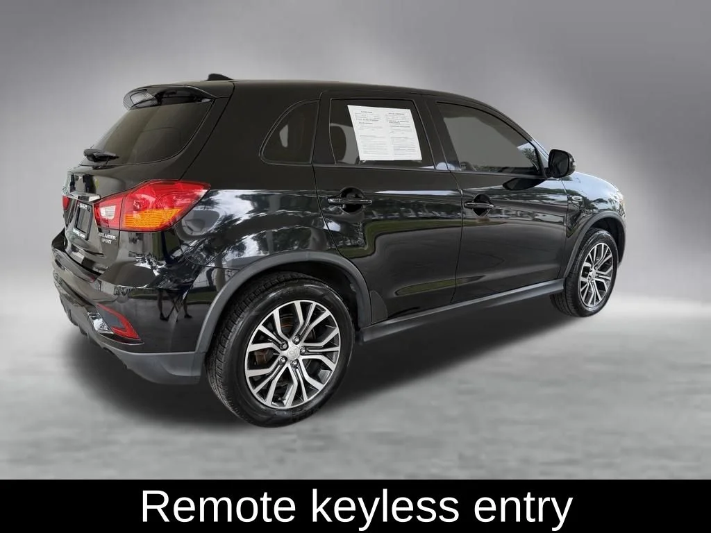 Used 2019 Black Mitsubishi 2.0 SE image 3