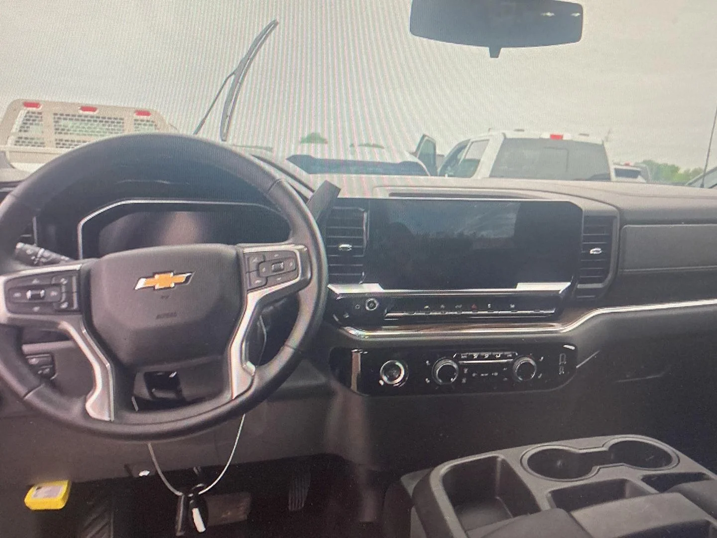 Used 2024 Summit White Chevrolet LT image 9