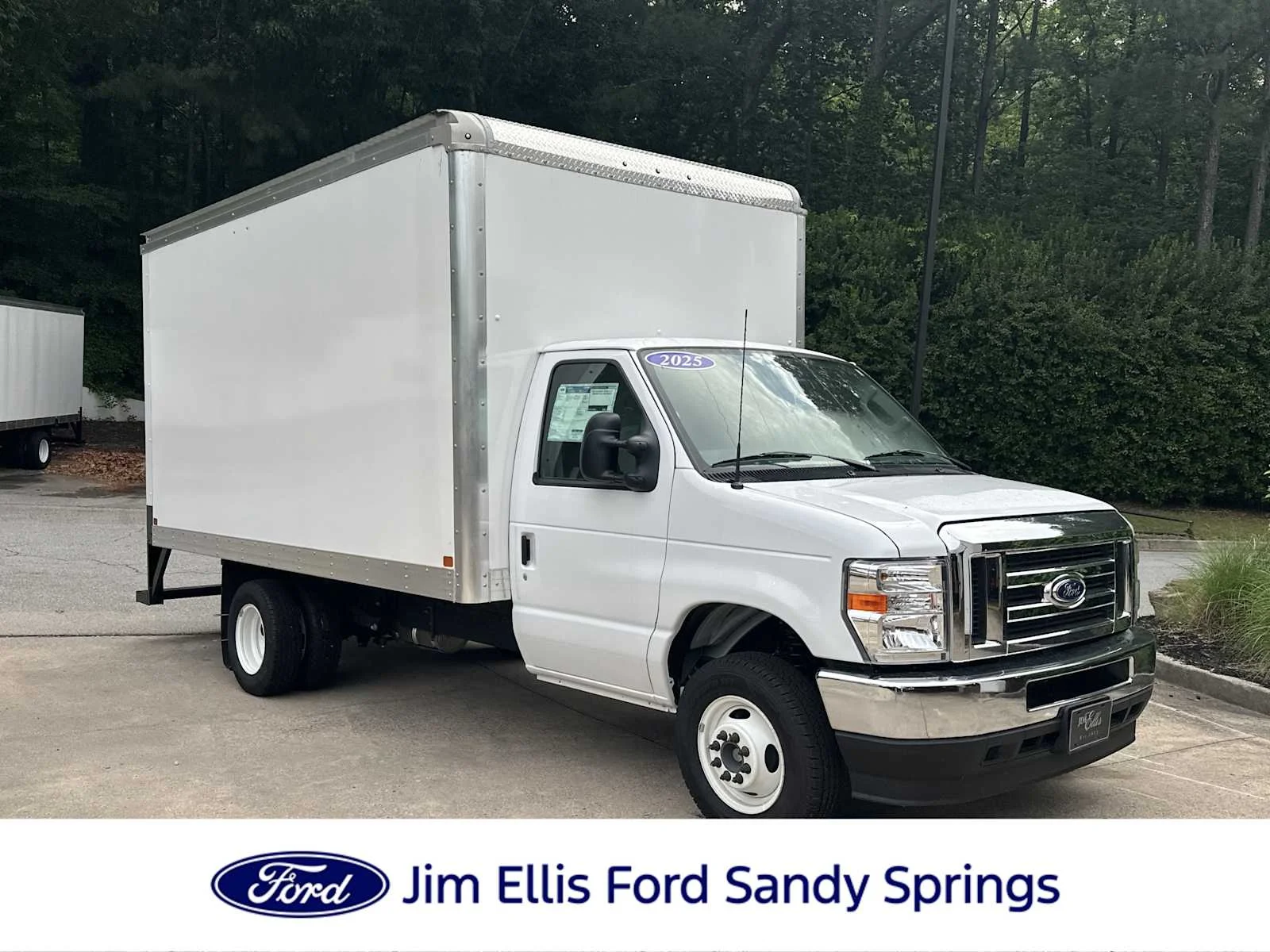 2025 Ford E-Series DRW E-450 Super Duty 158 in WB's photo
