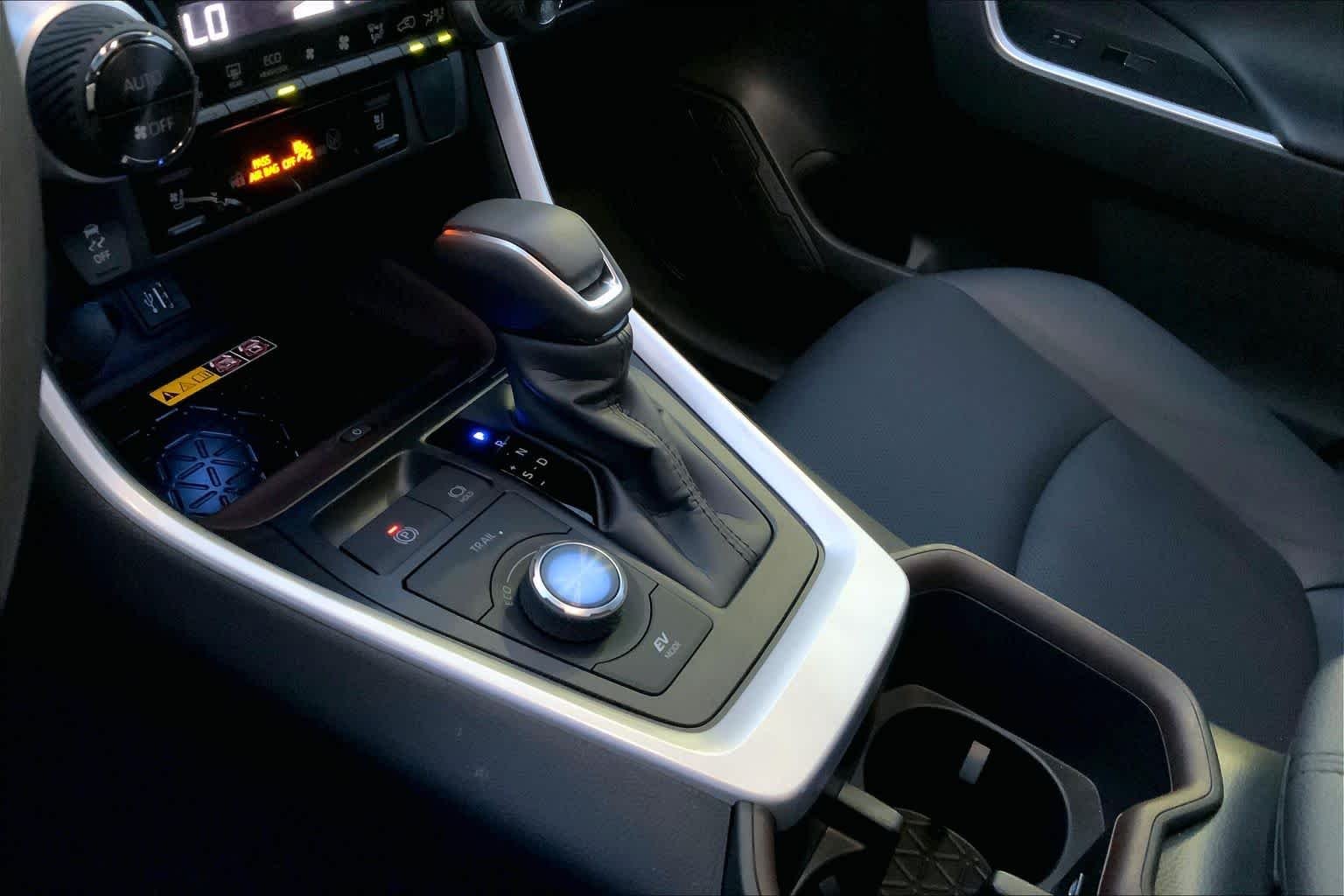 Used 2025 Wind Chill Pearl Toyota Hybrid Limited image 14