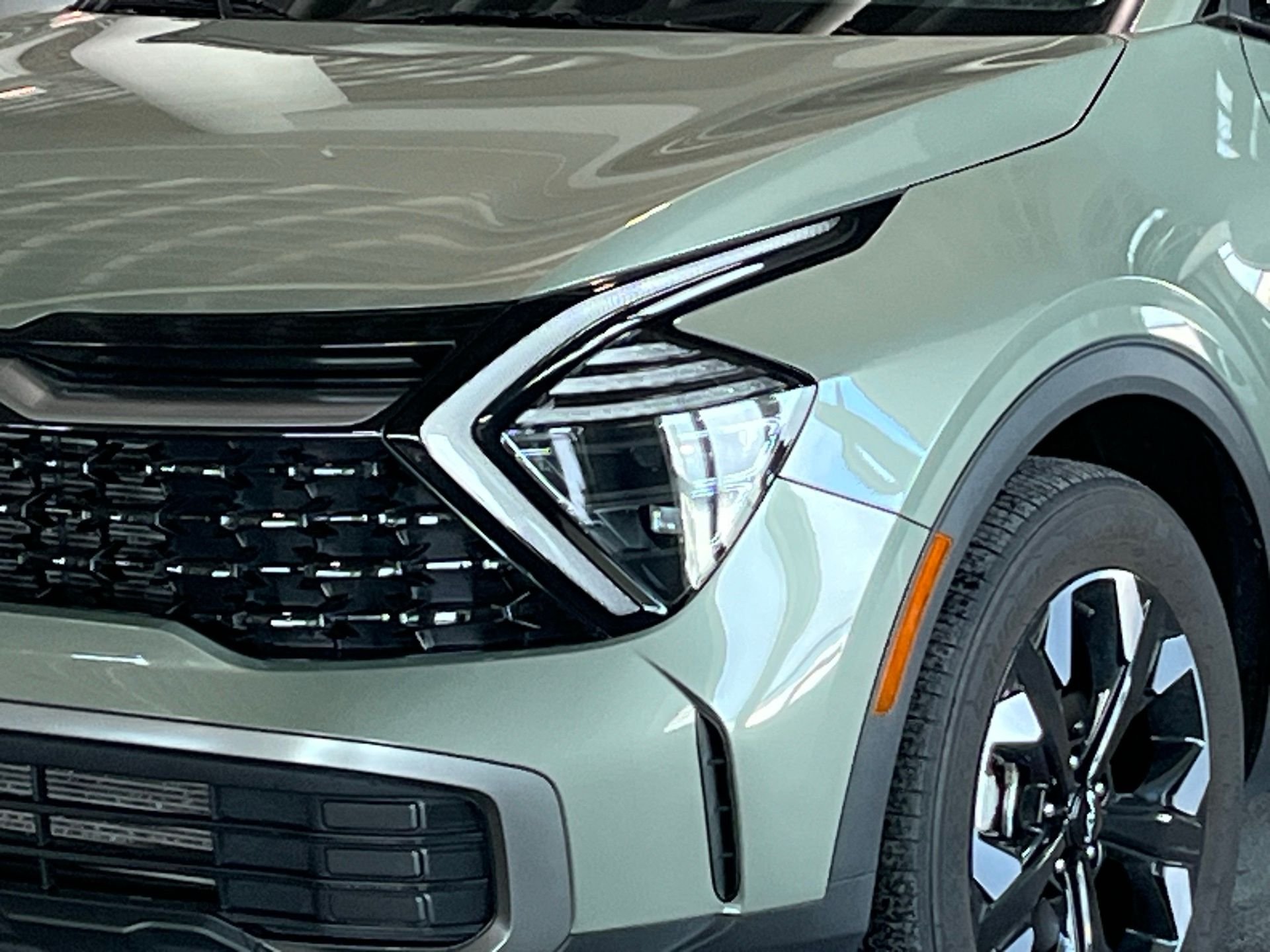 Used 2024 Green Kia X-Line image 5