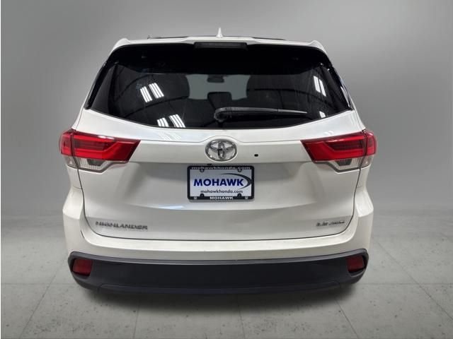 Used 2019 Blizzard Pearl Toyota LE Plus image 4