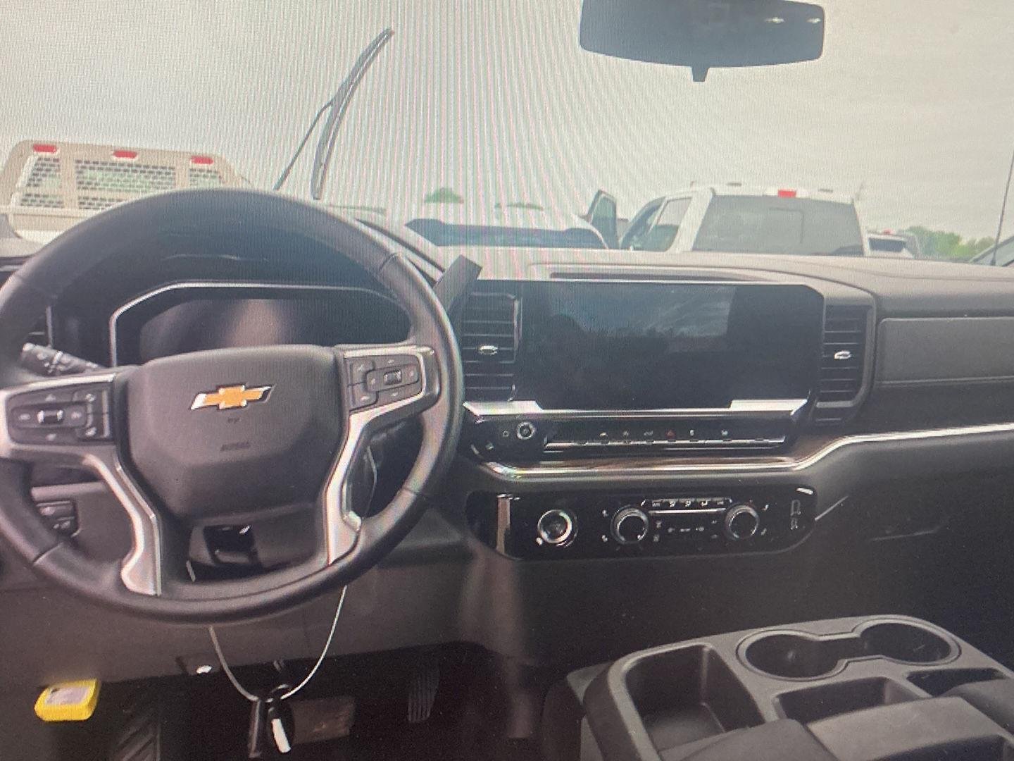 Used 2024 Summit White Chevrolet LT image 9