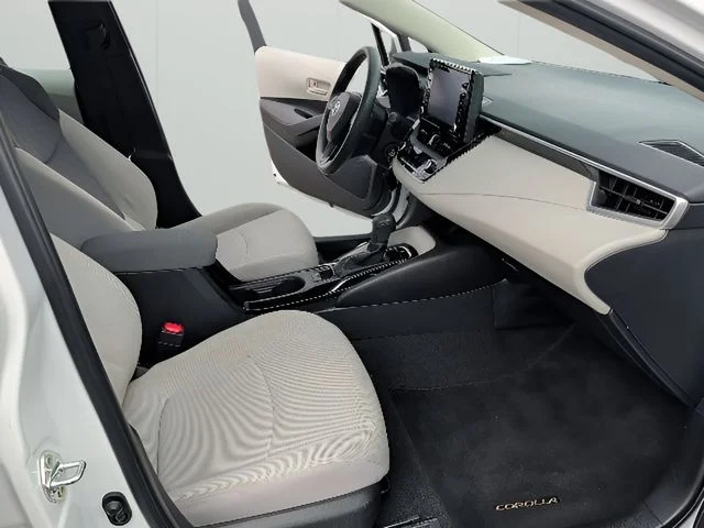 Used 2022 White Toyota LE image 35