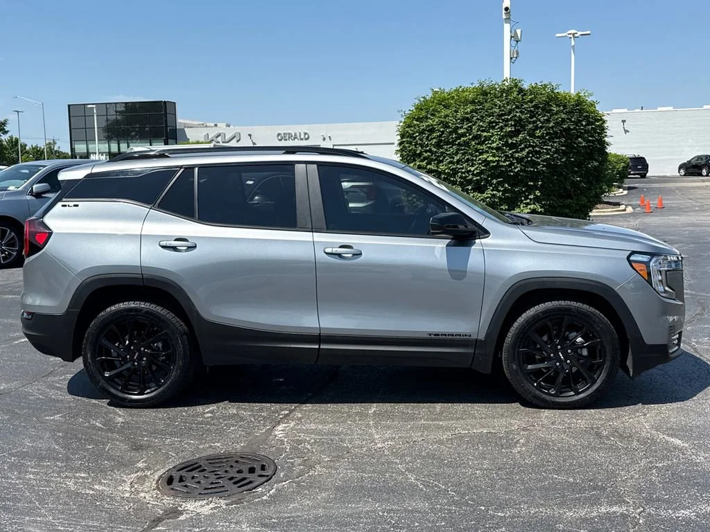 2024 GMC Terrain SLE - Photo 11