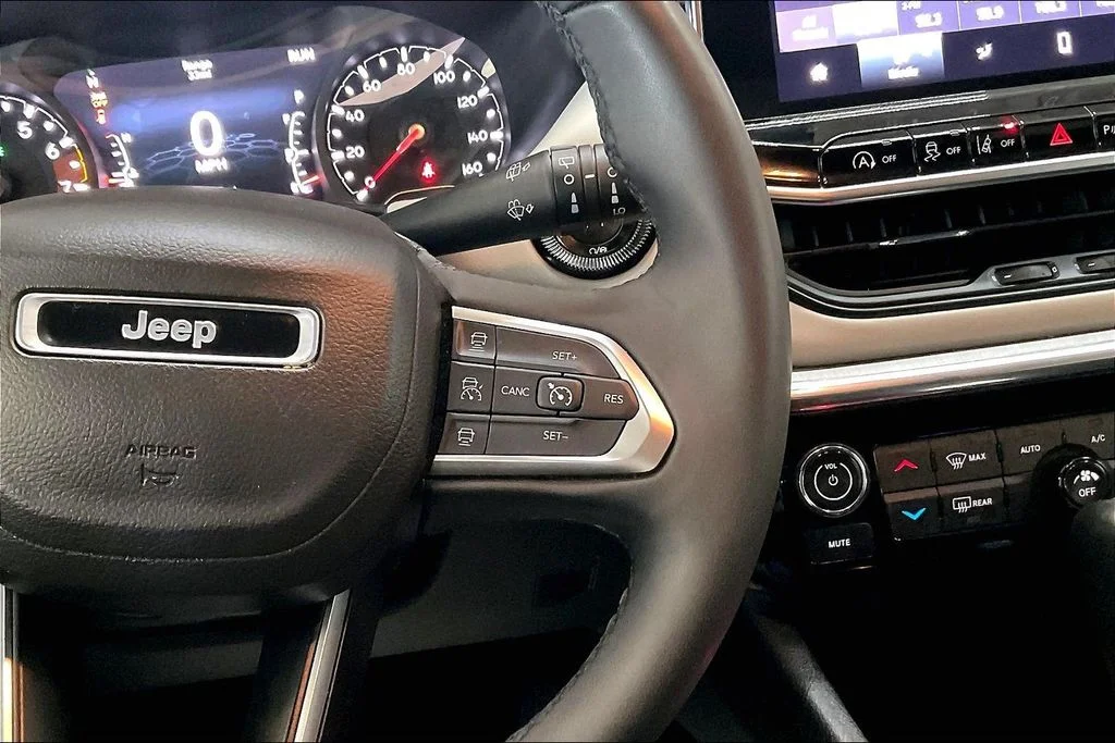 Used 2023 White Jeep Limited image 19