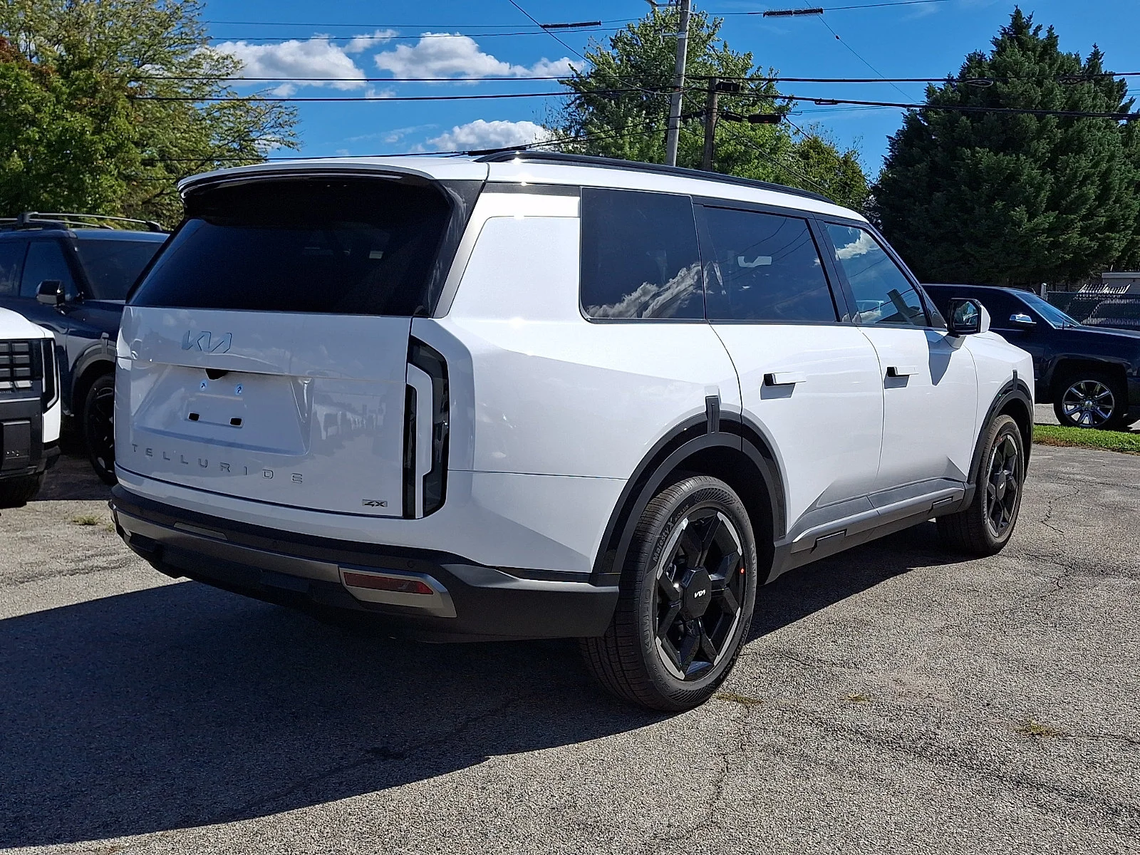 New 2027 White Kia EX image 7
