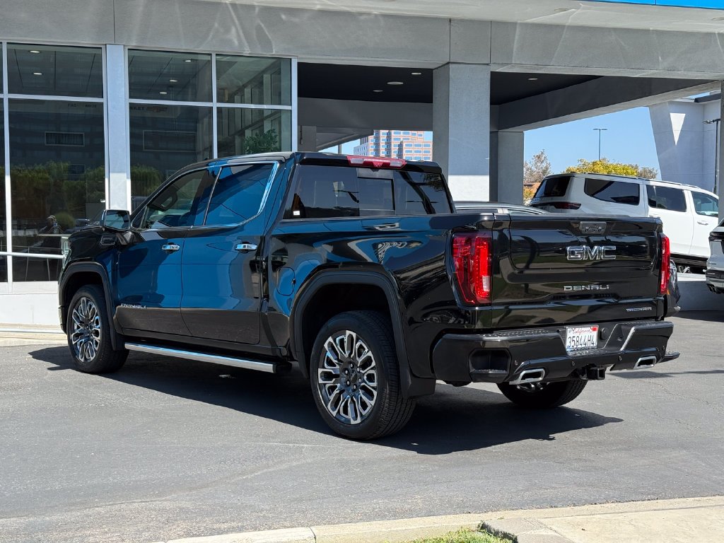 Used 2025 Onyx Black GMC Denali Ultimate image 9