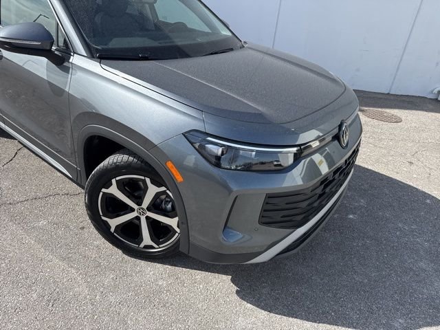 New 2026 Platinum Gray Volkswagen 2.0T SE image 3