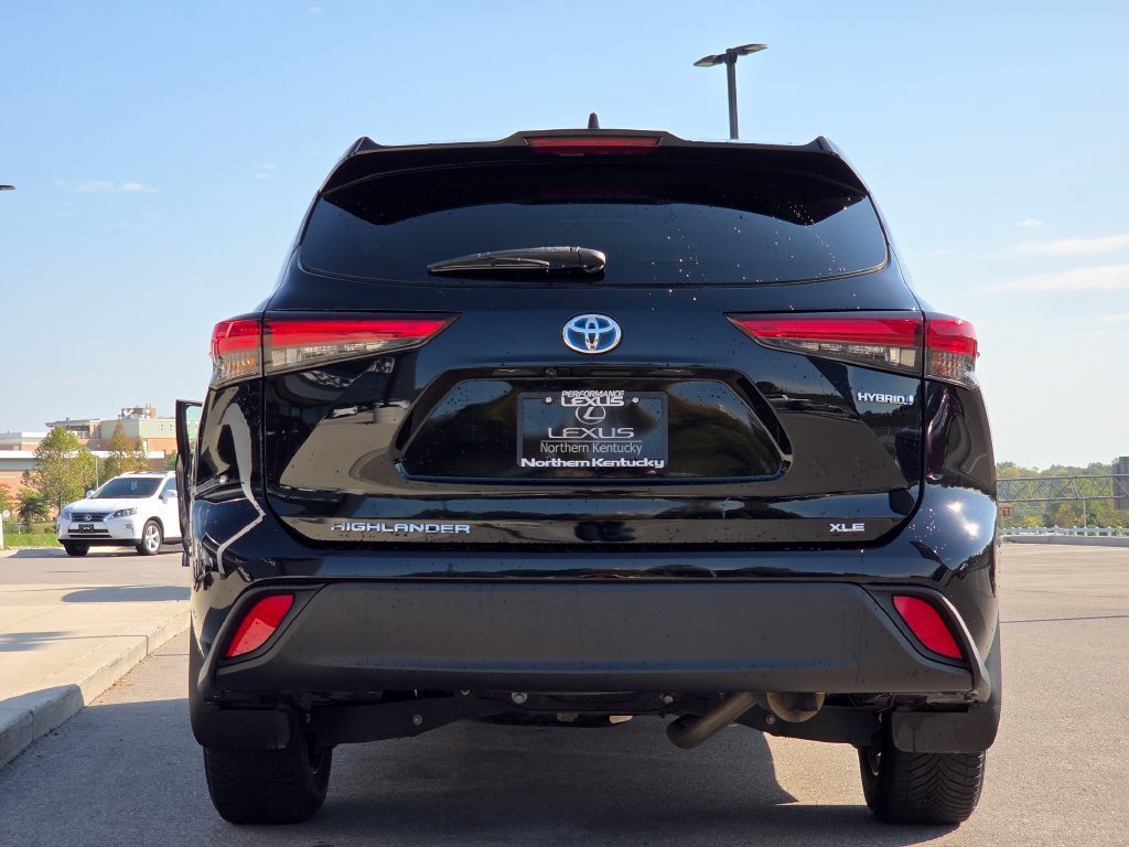 Used 2022 Midnight Black Metallic Toyota Hybrid XLE image 25