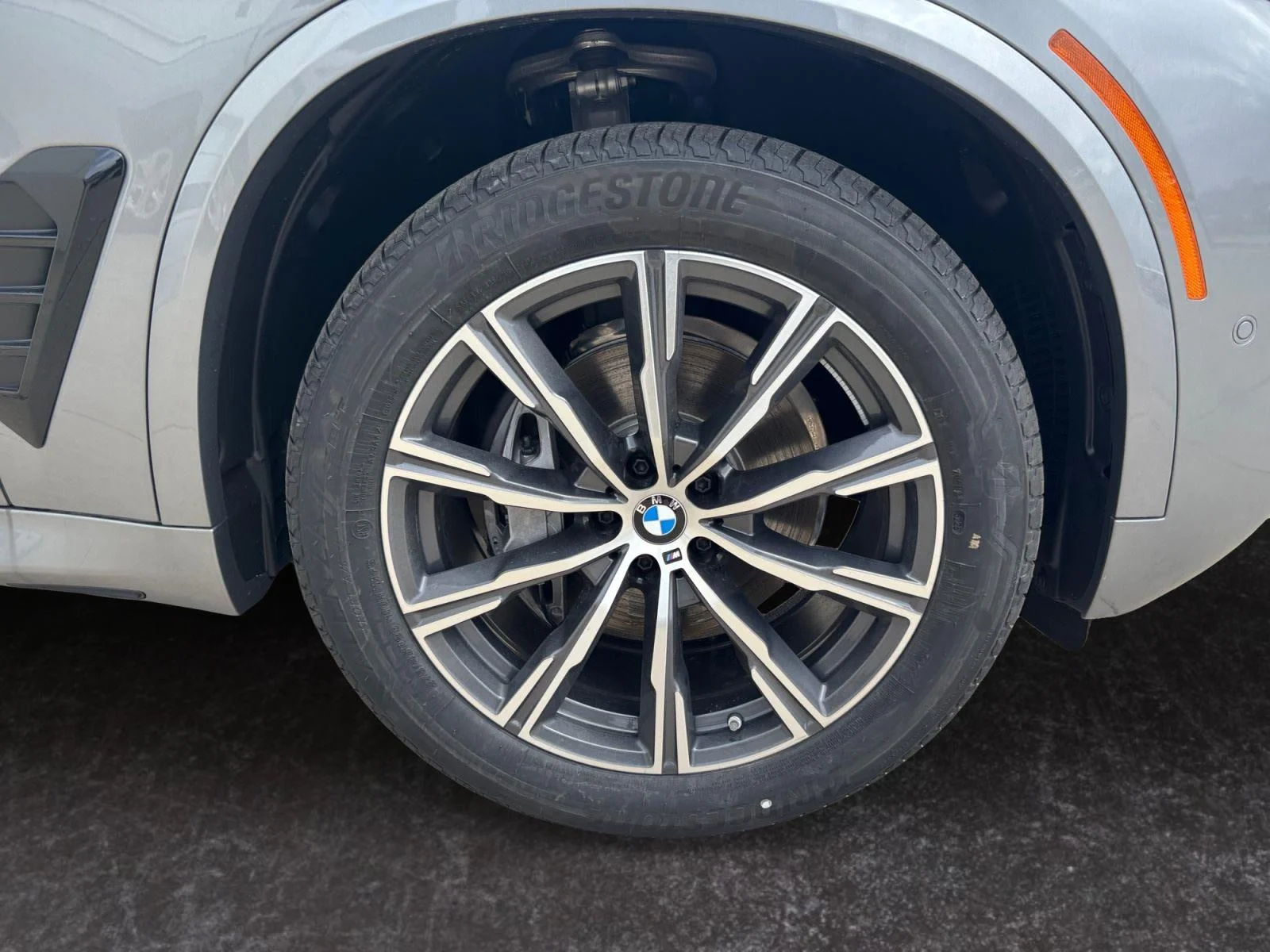 Used 2026 Skyscraper Grey Metallic BMW xDrive40i image 28