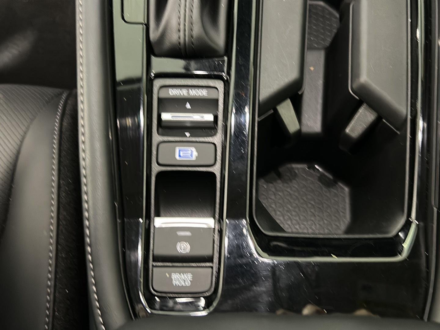 Used 2023 Platinum White Pearl Honda Touring image 28