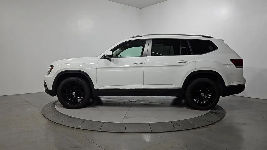 Used 2019 White Volkswagen SEL image 2