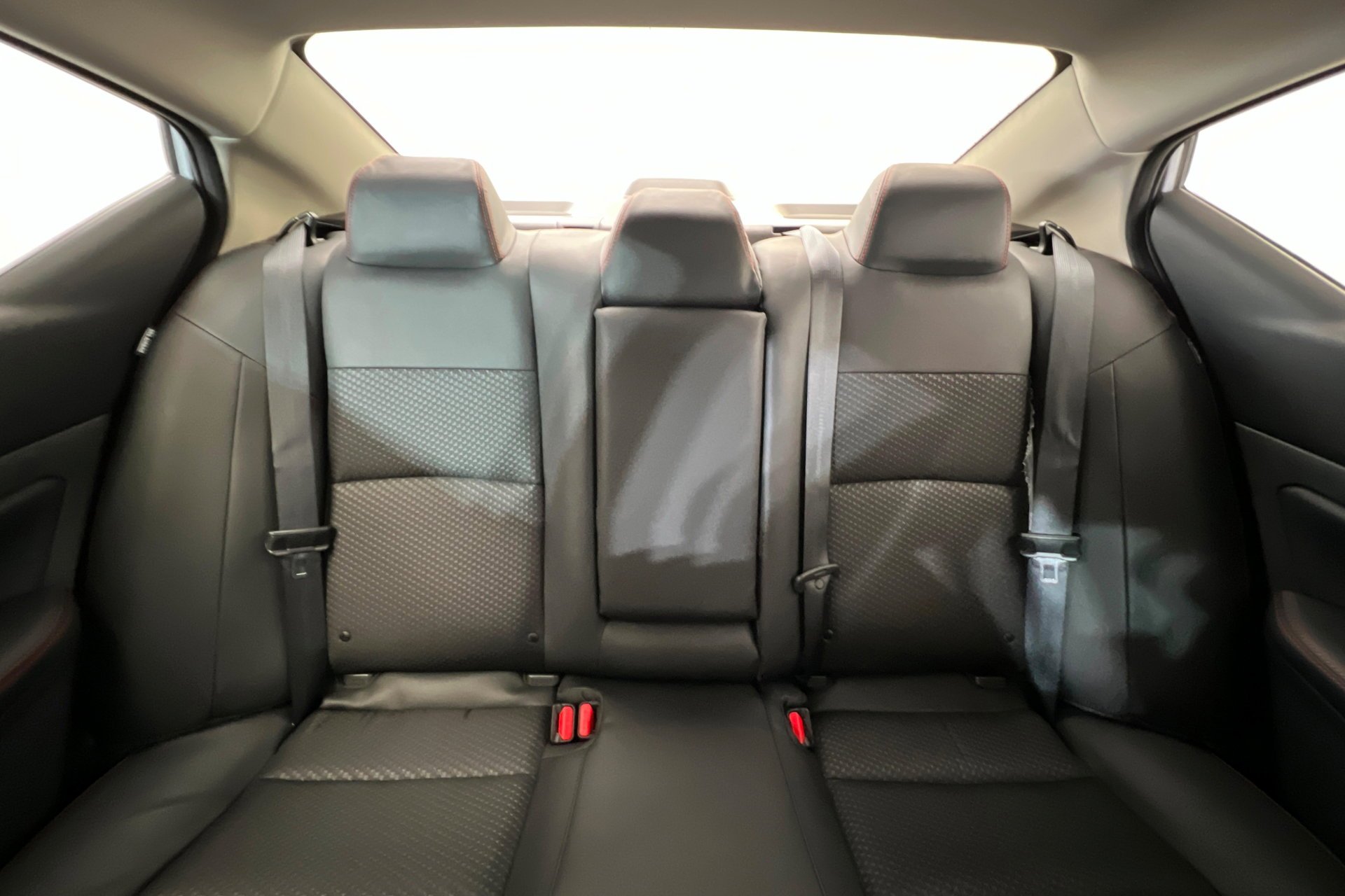 New 2026 Gray Sky Pearl / Super Black Two-tone Nissan SR image 25