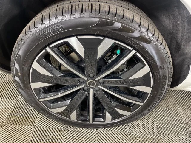 2025 Volvo XC90 Core - Photo 13