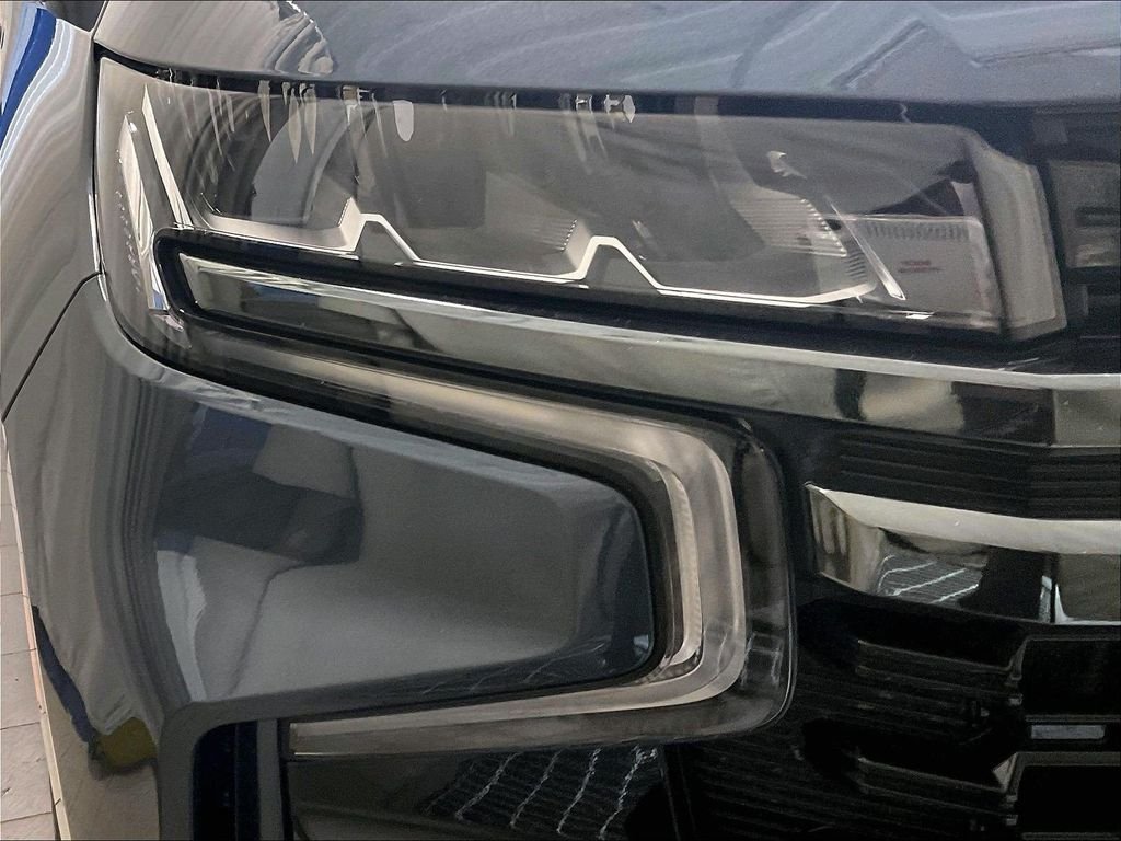 Used 2021 Gray Chevrolet Z71 image 34