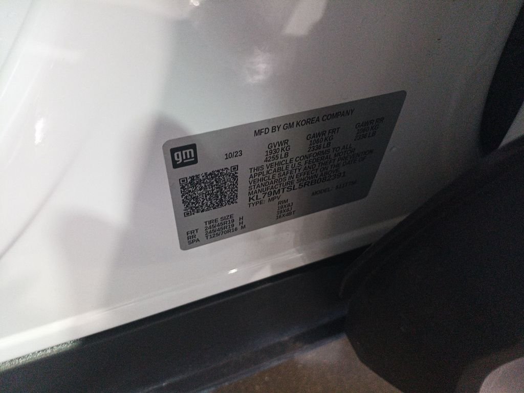 Used 2024 White Chevrolet RS image 25