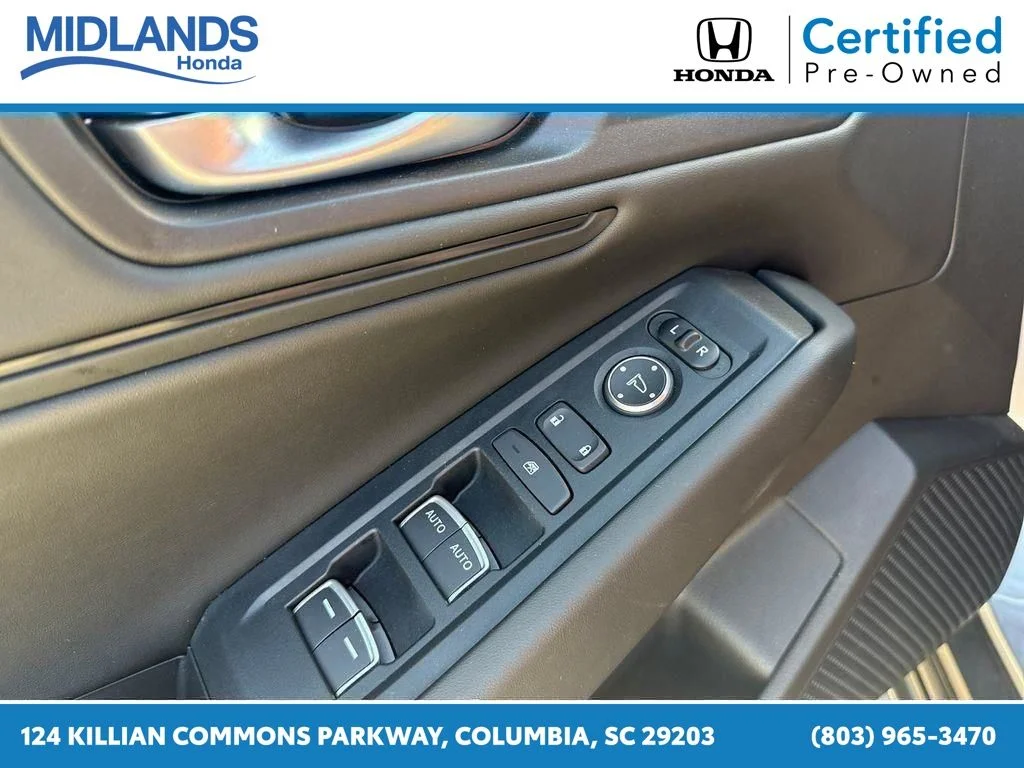 Certified Used 2025 Solar Silver Metallic Honda SE image 15