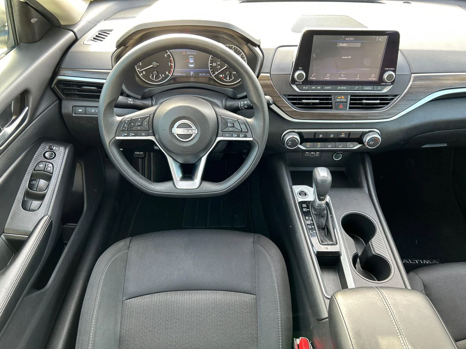 Used 2025 Glacier White Nissan SV image 32