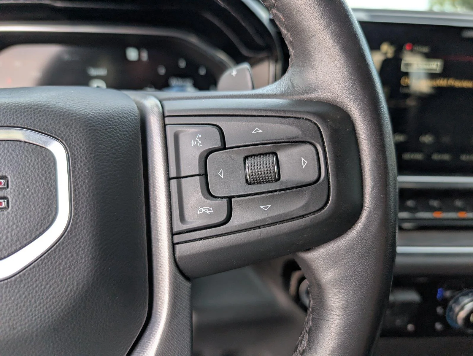 Used 2023 SUMMIT WHITE GMC SLT image 27