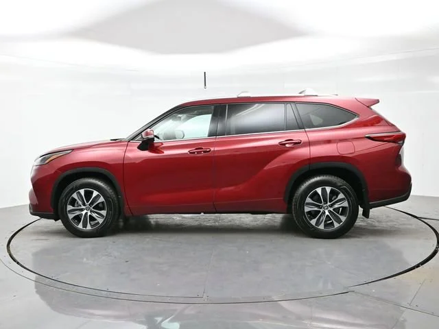 Used 2022 Ruby Flare Pearl Toyota XLE image 4