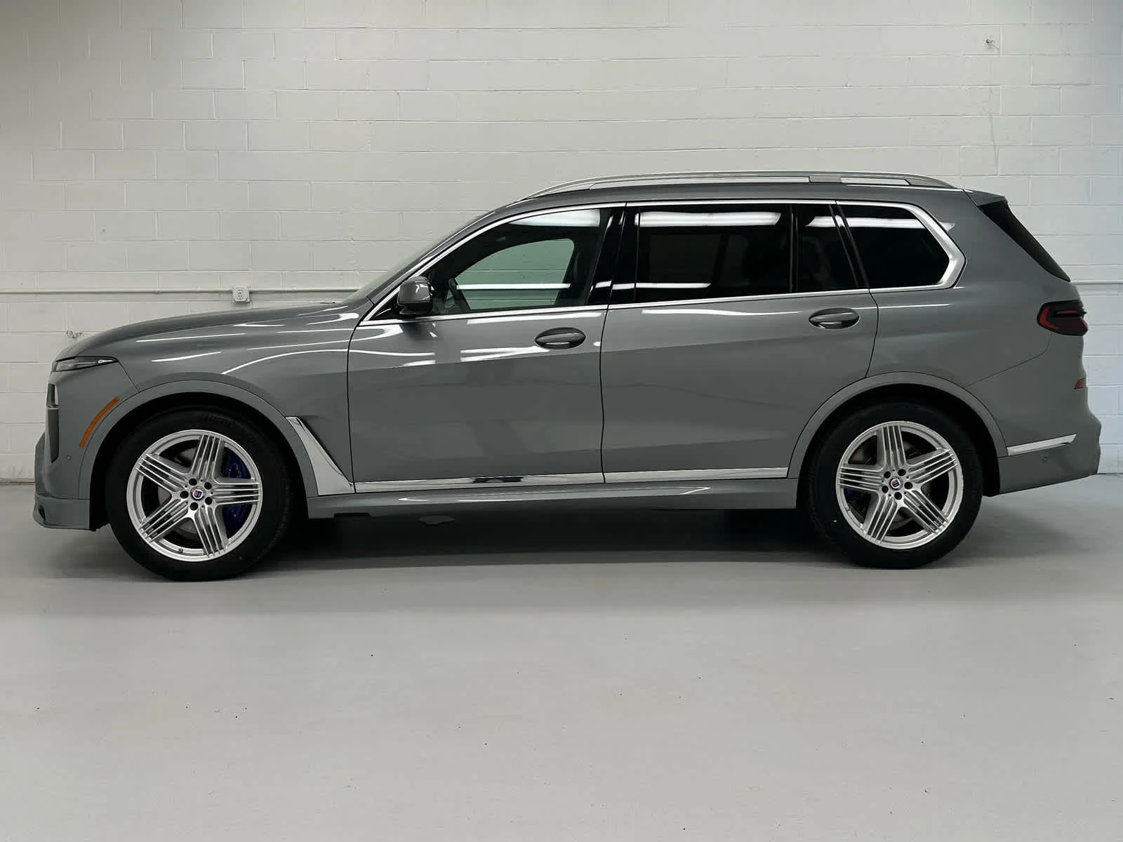 Used 2025 Skyscraper Grey Metallic BMW ALPINA XB7 image 3