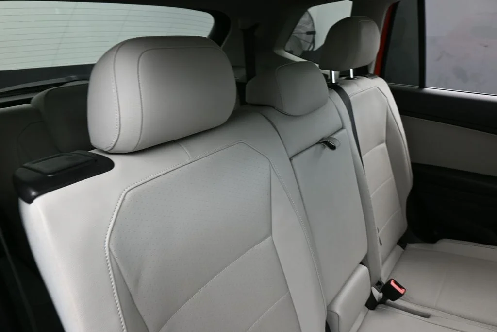 Used 2019 Orange Metallic Volkswagen 2.0T SE image 37