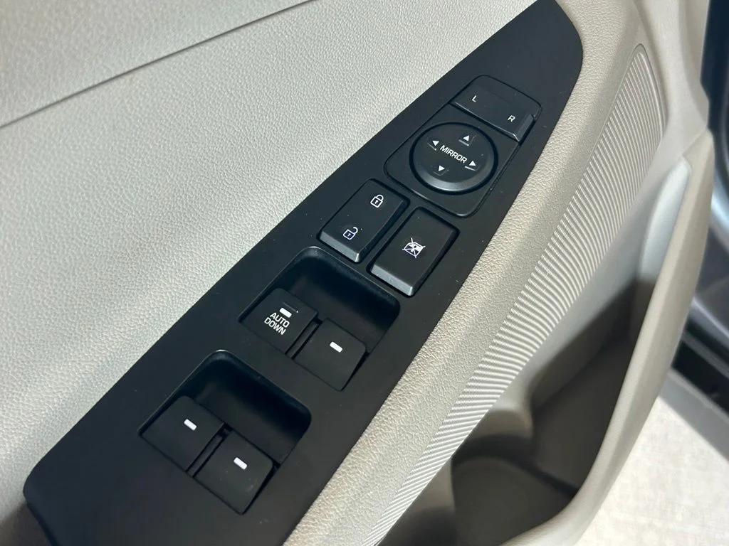 Used 2021 Magnetic Force Hyundai SE image 18
